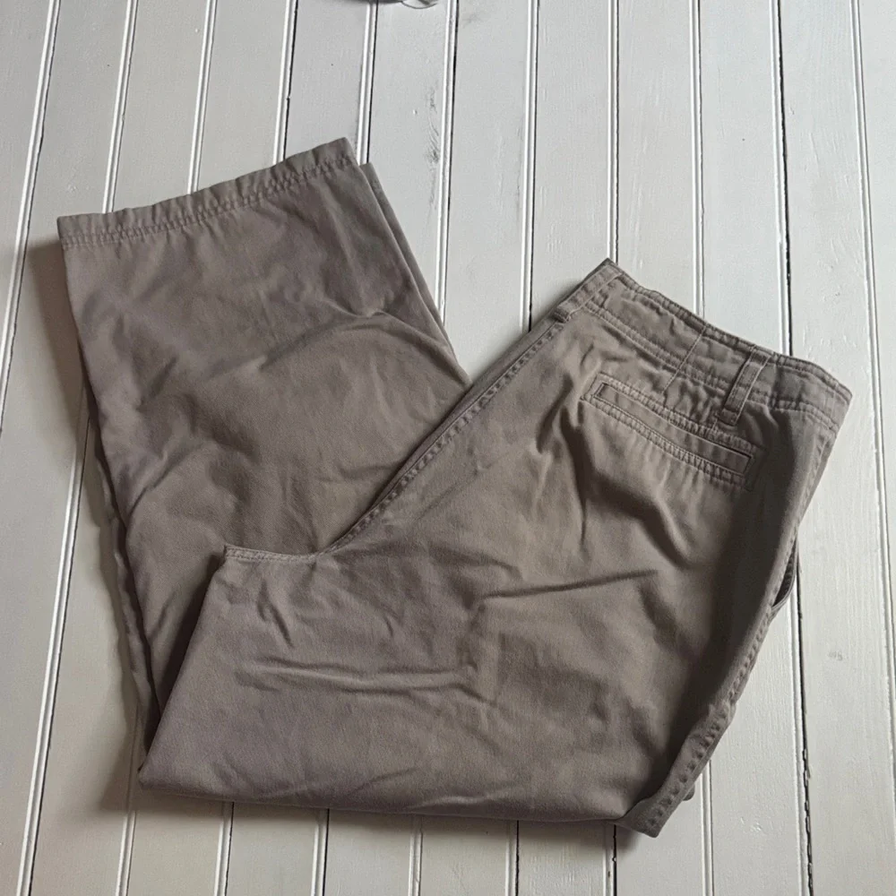 STO (Susquehanna Trail Outfitters) Capris Khaki Size 12 - Picture 1 of 7